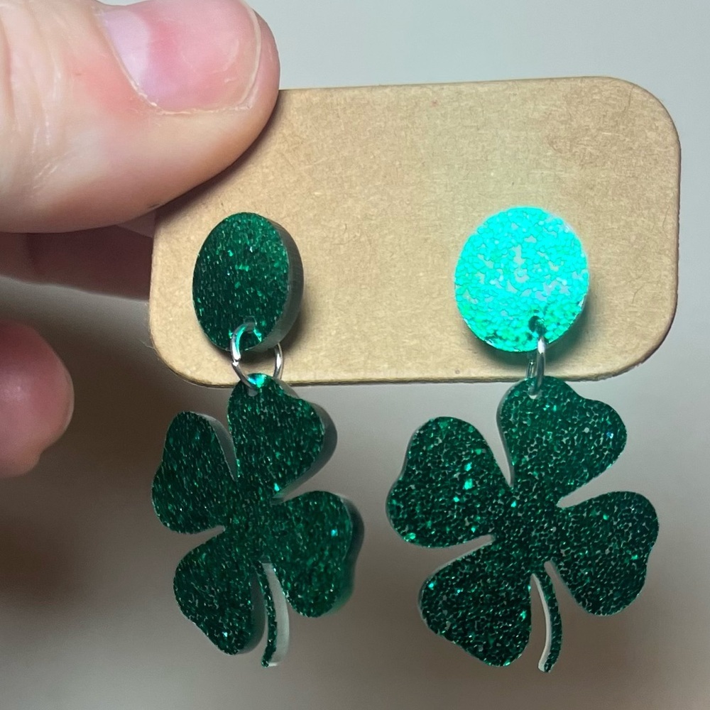 St. Patrick’s Day Earring Bundle 4 Pairs Shamrock Beer Rainbow Green Glitter Set - Picture 2 of 4